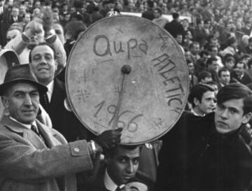 Los seguidores son el alma del fútbol, el jugador número doce. El fútbol desde sus comienzos despertó pasiones y arrastró masas. 