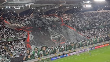El tifo que los ultras del Legia mostraron ante el Betis.