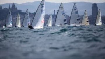 Un momento de las competiciones del Europeo de Finn que se celebra en aguas de Barcelona.