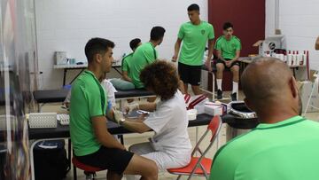 El Almería 2018-19 comienza a rodar con las pruebas médicas