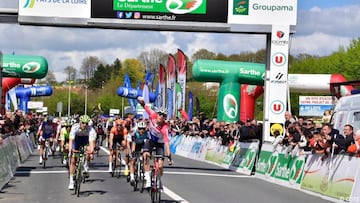 Van der Poel no para: triunfo al sprint en Circuit Sarthe