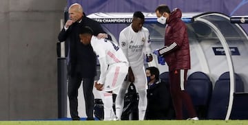 Zidane, junto a Rodrygo y Vinicius.