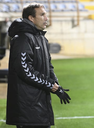 Destituido en la jornada 24 del  Nástic