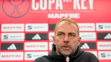 GRAFCAT3538. BARCELONA, 05/02/2025.- El entrenador del FC Barcelona, Hansi Flick, durante la rueda de prensa posterior al entrenamiento que el equipo azulgrana ha realizado en la ciudad deportiva Joan Gamper para preparar el partido de cuartos de final de la Copa del Rey que mañana disputarán ante el Valencia CF. EFE/Alejandro García
