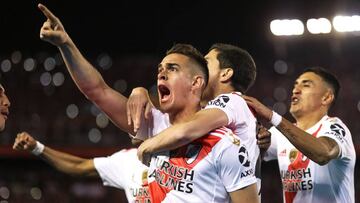 Rafael Santos Borré durante un partido de River Plate.