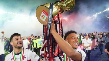 Bologna’s Riccardo Orsolini , Bologna's Dan Ndoye celebrate wiining the trophy after the Italian Cup final soccer match between Milan and Bologna at Rome's Olympic Stadium, Italy. Wednesday, May 14, 2025. Sport Soccer (photo by Spada/LaPresse)