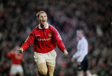 Probablemente, Nicky Butt sea el jugador menos recordado y emblemático de los Fergie Boys. Debutó en la temporada 92-93, en la que destacó por su desparpajo y potencial, pero la llegada de Scholes al primer equipo un año después le cerró muchas puertas. Butt fue a los Fergie Boys lo que Pardeza a la Quinta del Buitre, un talento excepcional a la sombra de algunas de las mayores leyendas de la historia de su club. Ganó seis ligas, tres FA Cups y una Champions, en cuya final ante el Bayern fue titular, pero tras doce años de servicios en Old Trafford hizo las maletas en 2004 en busca de más responsabilidad. Se marchó al Newcastle, en el que jugó hasta 2010. Su último año como profesional lo pasó en Hong Kong, en el South China.