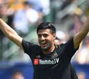 Carlos Vela hace golazo en entrenamiento a Sisniega