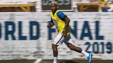 (FILES) In this file photo taken on July 13, 2019 Brazilian football star Neymar runs during a five-a-side football tournament for his charity Neymar Junior Project Institute, in Praia Grande, Sao Paulo, Brazil. - Neymar will not feature in Paris Saint-Ge