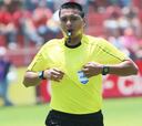 Así es Bryan López, árbitro guatemalteco del Tigres - Columbus Crew de Concacaf Champions Cup