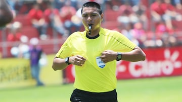 As¨ª es Bryan L¨®pez, ¨¢rbitro guatemalteco del Tigres - Columbus Crew de Concacaf Champions Cup