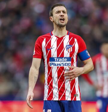 El capit¨¢n jug¨® 417 partidos de rojiblanco. Gan¨® seis t¨ªtulos: una Liga, una Copa, una Supercopa de Espa?a, dos Europa League y una Supercopa de Europa. Le cost¨® mucho triunfar en el Atl¨¦tico. Criado en la casa tuvo que hacer m¨¦ritos en el Zaragoza antes de regresar al equipo en el que se form¨®. Fue el l¨ªder de un equipo que hizo historia a las ¨®rdenes de Simeone. Fuerte f¨ªsicamente, agresivo, el Atl¨¦tico del Cholo se movi¨® al son de las ¨®rdenes que dictaba su capit¨¢n. Hizo diez goles.