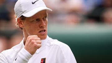 Jannik Sinner celebra un punto contra Ben Sheltonen Wimbledon.