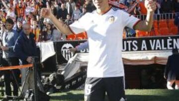 GRAN EXPECTACIÓN. El argentino congregó a 8.000 aficionados valencianistas en su presentación.