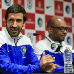 Raúl y Marcos Senna buscan su última final como futbolistas