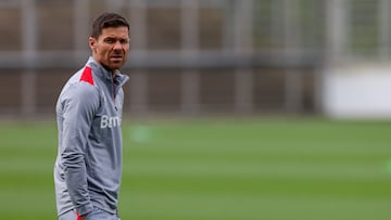 Leverkusen (Germany), 08/05/2024.- Leverkusen's head coach Xabi Alonso attends a training session, in Leverkusen, Germany, 08 May 2024. Bayer Leverkusen will face AS Roma in their UEFA Europa League semifinal second leg soccer match on 09 May 2024. (Alemania) EFE/EPA/CHRISTOPHER NEUNDORF
