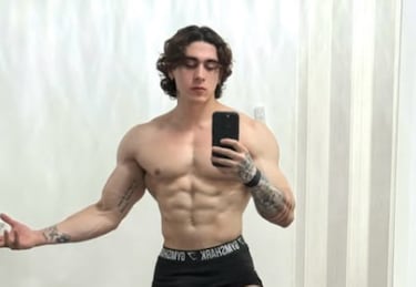Quién es Carlos Belcast, el influencer fitness mexicano rival de Andoni en La Velada del Año de Ibai