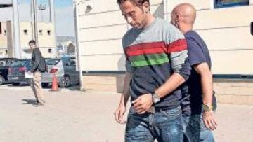 De la Peña acompañó a Raúl, que se fue entre lágrimas.