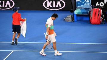 Japan&#039;s Kei Nishikori (C) walks off court as he retires from his men&#039;s singles quarter-final match against Serbia&#039;s Novak Djokovic on day ten of the Australian Open tennis tournament in Melbourne on January 23, 2019. (Photo by William WEST / AFP) / -- IMAGE RESTRICTED TO EDITORIAL USE - STRICTLY NO COMMERCIAL USE --