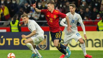 Alfons Sampsted of Iceland, Dani Olmo of Spain and Thorir Johann Helgason of Iceland in action during friendly football match played between Spain and Iceland at Riazor stadium on March 29, 2022, in La Coruna, Spain.
AFP7
29/03/2022 ONLY FOR USE IN SPA