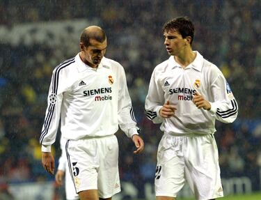En 2004, el proyecto de Florentino Pérez comenzó a mostrar grietas. Florentino impulsó una estrategia dual llamada “Zidanes y Pavones”, basada en unir a los mejores jugadores del mundo con jóvenes talentos de la cantera. Pero resulto ser más un ideal que una fórmula efectiva. El club sufría por la falta de equilibrio, planificación deportiva y rotación de plantilla. A pesar del brillo mediático, el Real Madrid se encontraba en una crisis de resultados, identidad y estructura interna.