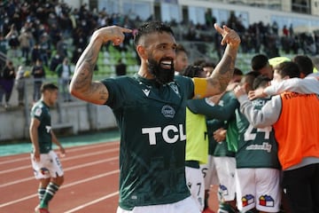 Fernández celebrando un gol con la camiseta de Wanderers, en 2021.
