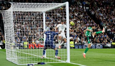 El jugador del Real Madrid, Gonzalo García, marca el 1-0 al Real Betis. 