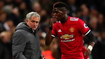 Jos&eacute; Mourinho da instrucciones a Pogba en un partido de la temporada pasada.