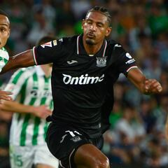 Haller, debut de titular, aislado en ataque… y gol anulado