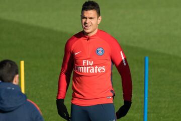 Recientemente cumplió un año sin jugar y lo celebró con un pastel. Le urge regresar al campo y la MLS ya lo habría tentado... ¿Vendrá a USA?