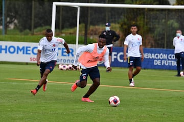 En la sede de la Federación Colombiana de Fútbol, en Bogotá, los convocados por Reinaldo Rueda para el morfociclo de la Selección Colombia tuvieron su primer día de entrenamiento. 