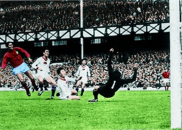 En el Mundial de Inglaterra 66 hubo un partido para el recuerdo en cuartos de final: Portugal-Corea del Norte. Los asiáticos, a pesar de ser una selección amateur, se plantaron en cuartos de final tras haber derrotado a otra grande como es Italia, en la fase de grupos. Para seguir con la tónica de 'matagigantes' Corea sorprendió a Portugal colocando un sonrojante 0-3 en el marcador, cuando se habían disputado 24 minutos. Fue ahí cuando apareció Eusébio, en el que es para muchos, el mejor partido de su carrera. El portugués dio la vuelta al marcador él solo con cuatro tantos y José Augusto puso el 5-3 definitivo con el que finalizó el encuentro. Portugal acabó tercera en dicho Mundial tras ser apeada por la anfitriona Inglaterra; y derrotar a la URSS en el partido por el tercer y cuarto puesto.