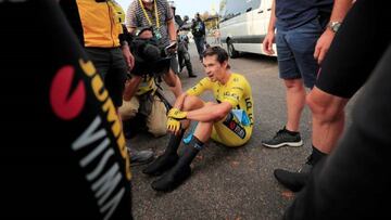 Primoz Roglic, desolado por su derrota en el Tour de Francia 2020.