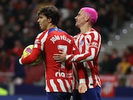 Joao Félix y Antonie Griezmann, tras el gol del portugués al club ilicitano.