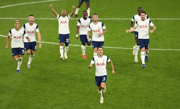 Sergio Reguilón celebró con sus compañeros la clasificación en la tanda de penaltis.