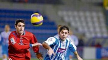 <b>PELIGRO. </b>Aganzo se escapa de un rival, pero ayer no pudo marcar.