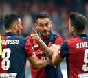 Mauricio Pinilla se fue expulsado en dura caída de Genoa