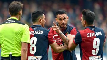 Mauricio Pinilla se fue expulsado en dura caída de Genoa