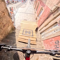 Un descenso en bici por Vigo que deja literalmente sin aliento