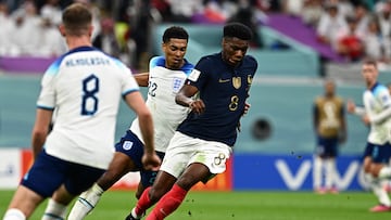 France's midfielder #08 Aurelien Tchouameni (R) is challenged by England's midfielder #22 Jude Bellingham (C) during the Qatar 2022 World Cup quarter-final football match between England and France at the Al-Bayt Stadium in Al Khor, north of Doha, on December 10, 2022. (Photo by GABRIEL BOUYS / AFP)