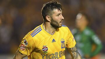 Andr&eacute;-Pierre Gignac jugando con Tigres.