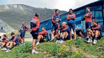<b>AGOTADOS. </b>Los jugadores del Sporting descansaron después de la dura jornada de trabajo que dispuso para ellos Gerardo Ruiz.