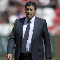Luis Fernando Tena quiere seguir en Chivas; ya habló con Peláez
