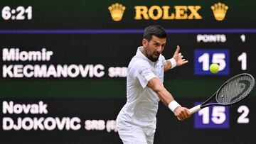 Novak Djokovic, durante su partido contra Miomir Kecmanovic en Wimbledon.