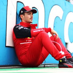 Leclerc señala a la estrategia de Ferrari
