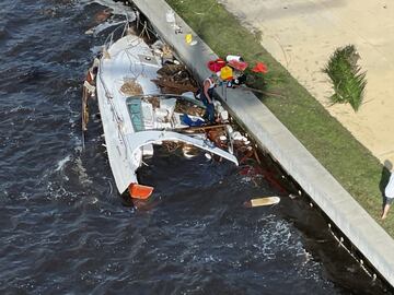 El huracán Ian llegó al oeste de Florida con vientos de más de 240 km/h, provocando inundaciones catastróficas en varias localidades, también ha dejado inundaciones  y graves destrozos en el centro de la península. La tormenta provocó una marejada ciclónica  que inundó grandes áreas del suroeste de Florida, las áreas cercanas a la costa han quedado arrasadas.