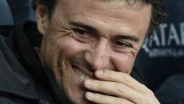 Luis Enrique, sonriente antes de empezar el partido con el Levante.