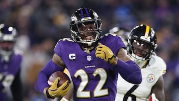 BALTIMORE, MARYLAND - JANUARY 11: Derrick Henry #22 of the Baltimore Ravens runs the ball for a touchdown during the third quarter against the Pittsburgh Steelers during the AFC Wild Card Playoff at M&T Bank Stadium on January 11, 2025 in Baltimore, Maryland. Al Bello/Getty Images/AFP (Photo by AL BELLO / GETTY IMAGES NORTH AMERICA / Getty Images via AFP)