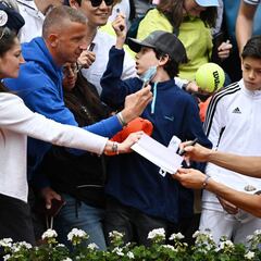 Medvedev cumple, Tsitsipas sufre y Tsonga se despide