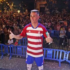 El Granada presenta a Callejón con el respaldo unánime de la afición
